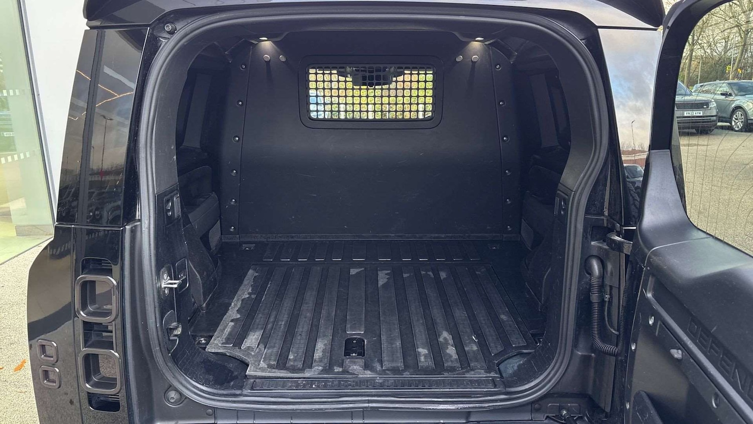 Used Land Rover Defender 90 2023 for sale - 76774129: Photo 10