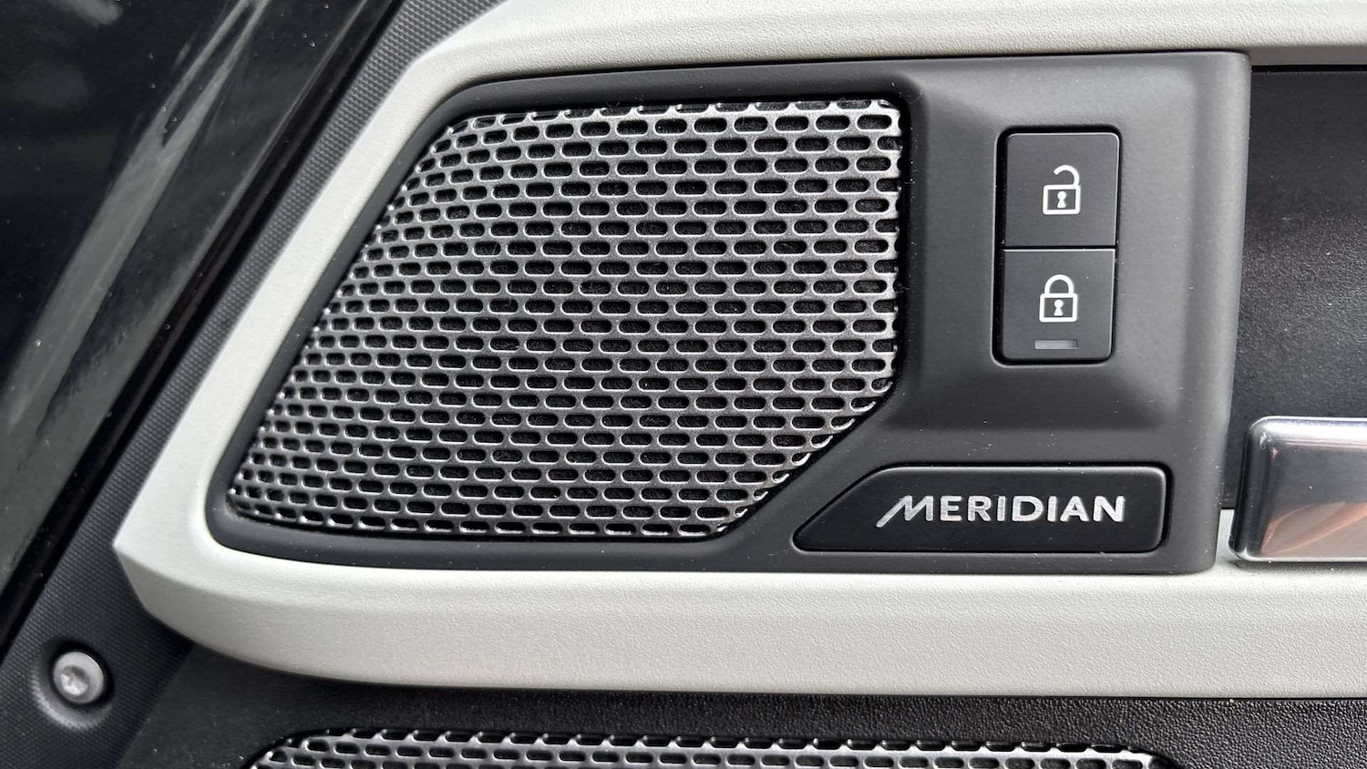 Used Land Rover Defender 90 2023 for sale - 76774129: Photo 24