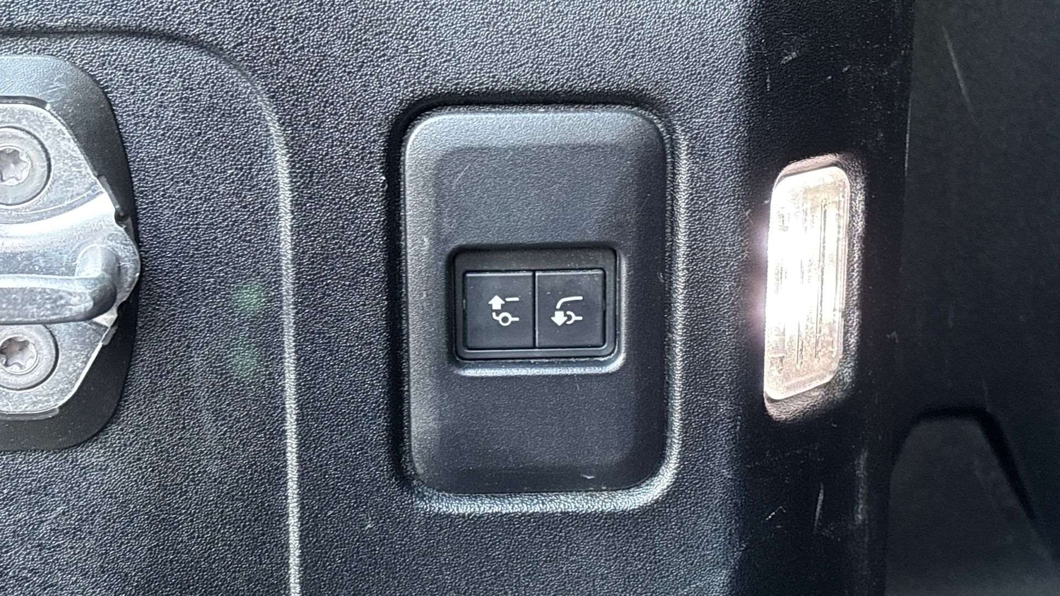 Used Land Rover Defender 90 2023 for sale - 76774129: Photo 27