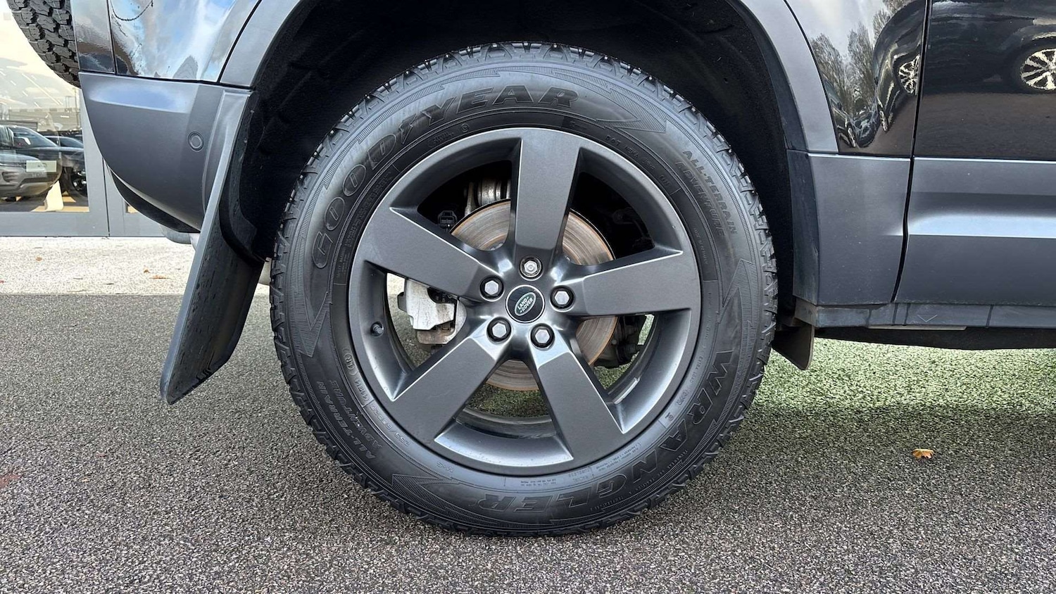 Used Land Rover Defender 90 2023 for sale - 76774129: Photo 30