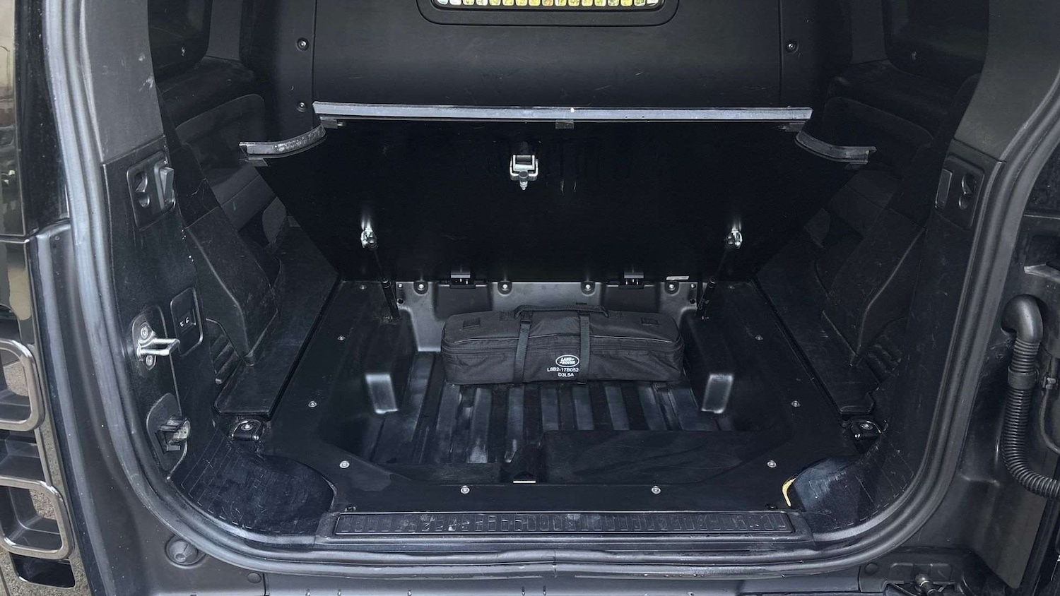 Used Land Rover Defender 90 2023 for sale - 76774129: Photo 33