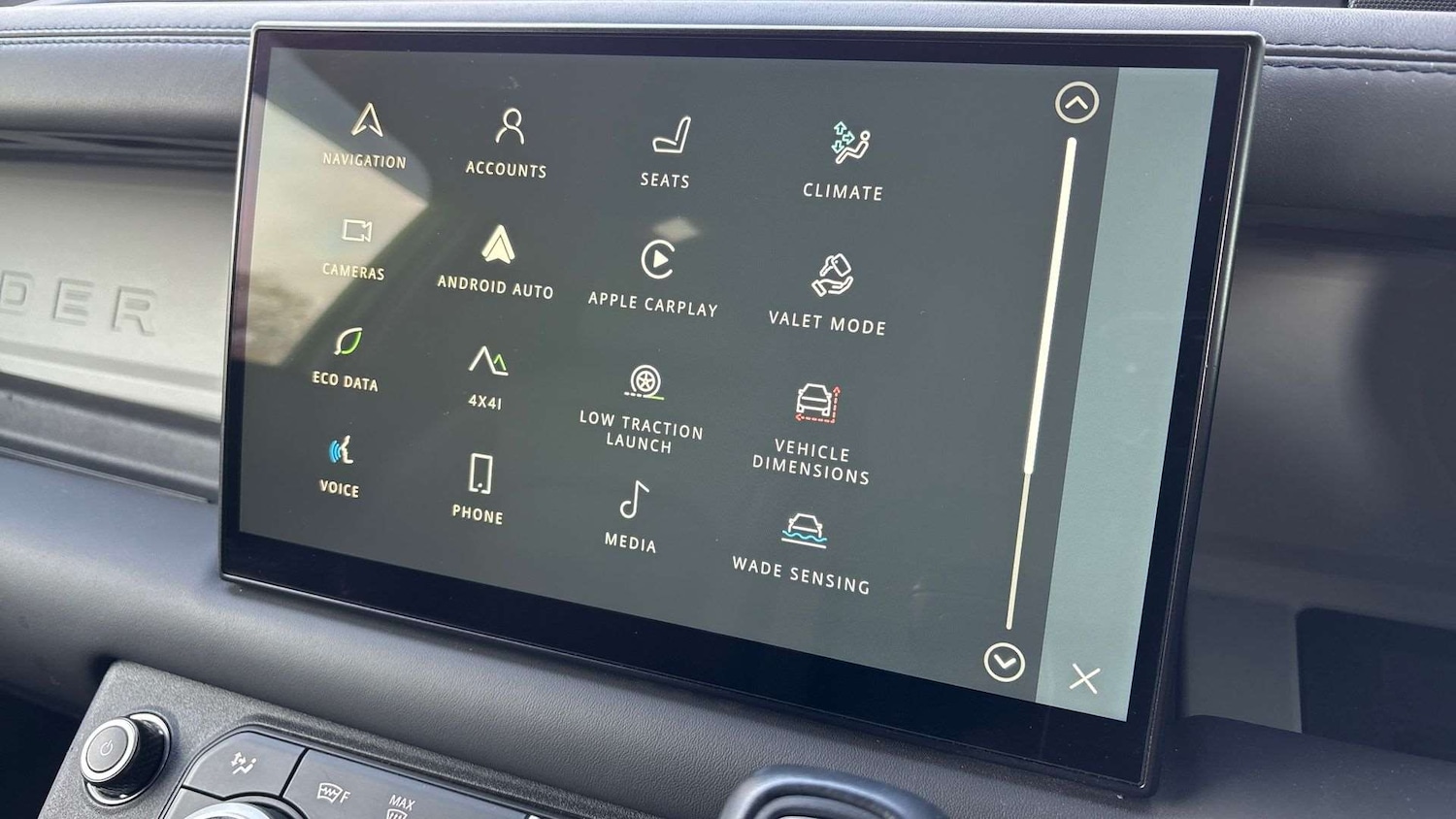 Used Land Rover Defender 90 2023 for sale - 76774129: Photo 35