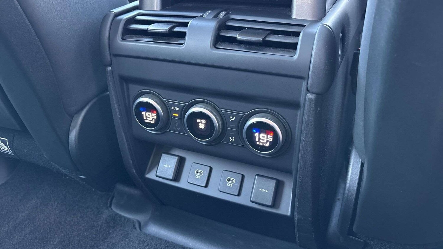 Used Land Rover Defender 2021 for sale - 77741028: Photo 18