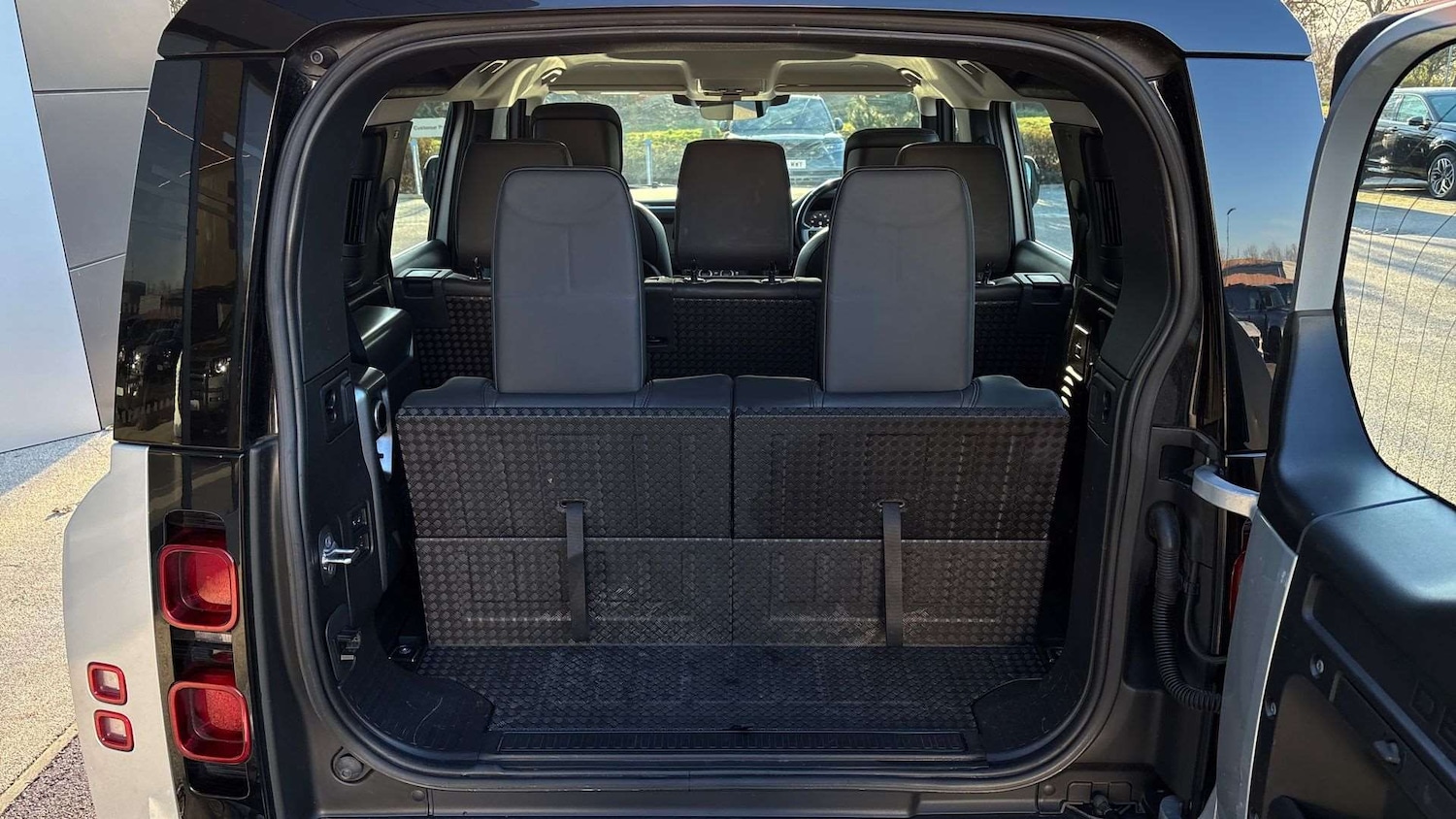 Used Land Rover Defender 2021 for sale - 77741028: Photo 33