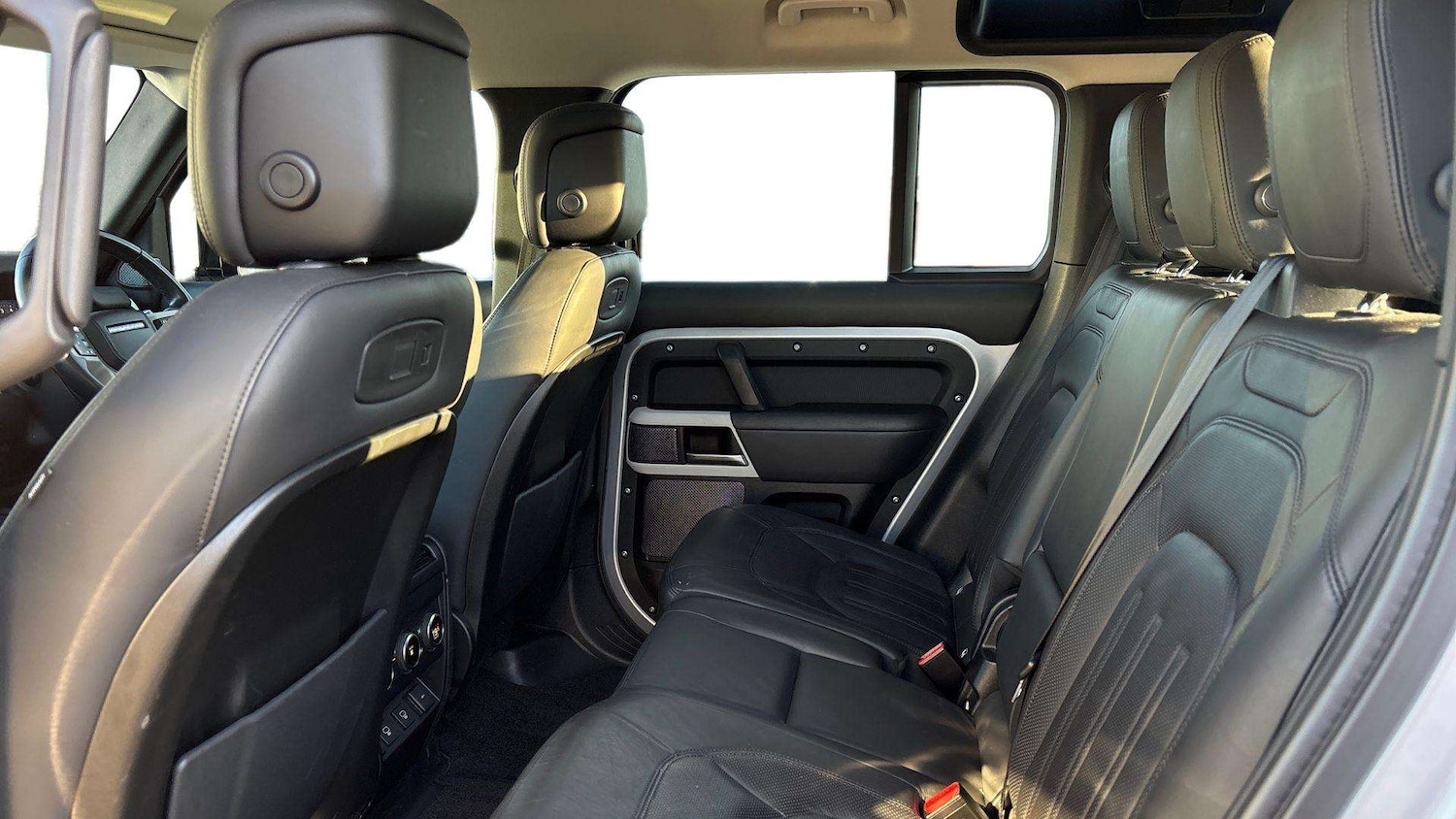 Used Land Rover Defender 2021 for sale - 77741028: Photo 4