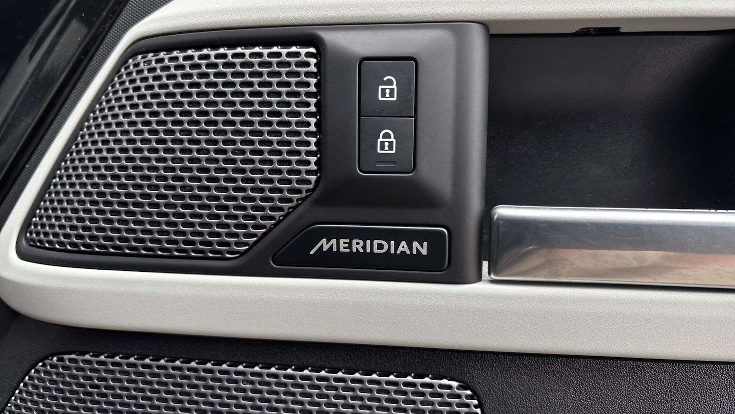 Used Land Rover Defender 2023 for sale - 76515528: Photo 24