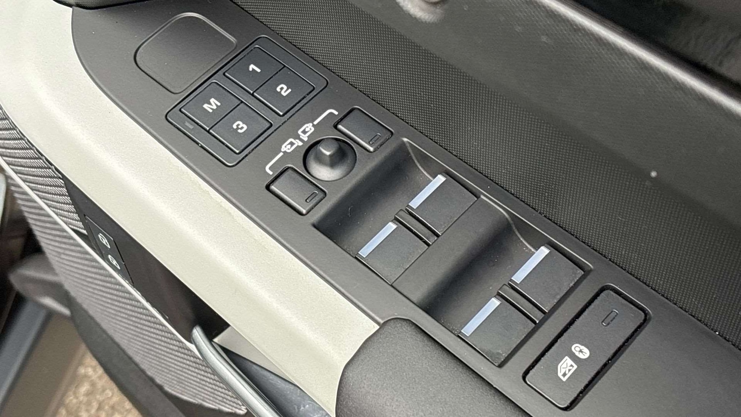 Used Land Rover Defender 2023 for sale - 76515528: Photo 25