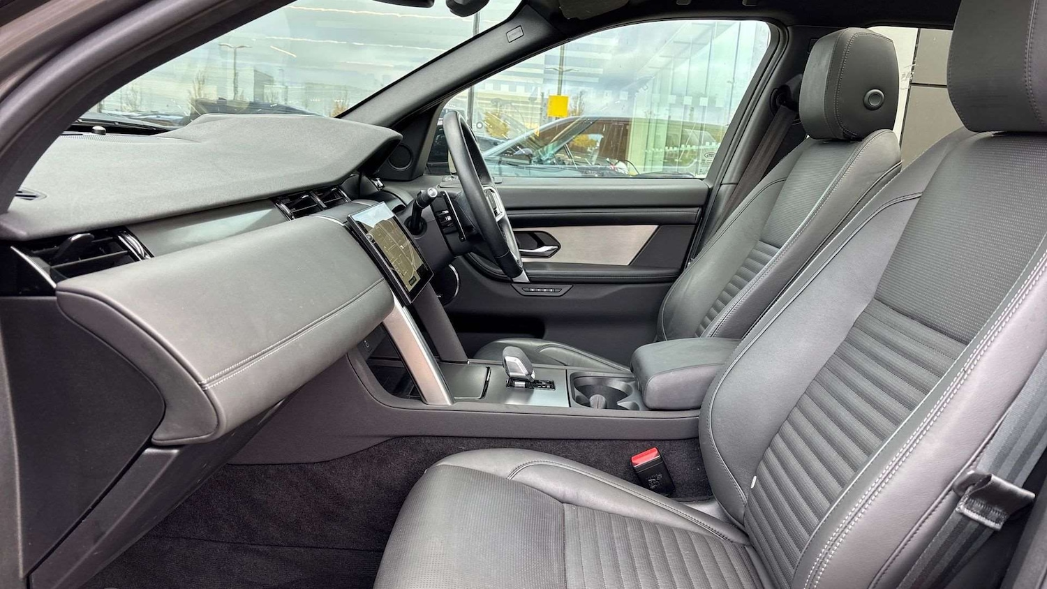 Used Land Rover Discovery Sport 2024 for sale - 77178801: Photo 3