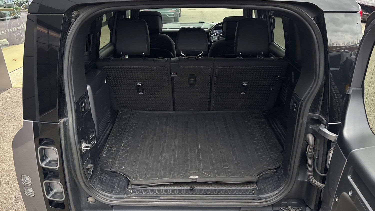 Used Land Rover Defender 2021 for sale - 77674730: Photo 10