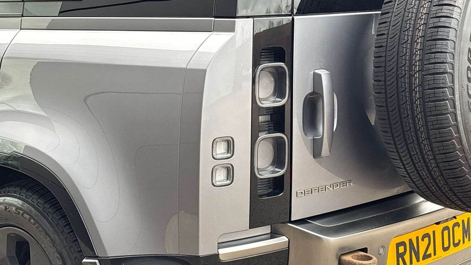 Used Land Rover Defender 2021 for sale - 77674730: Photo 19