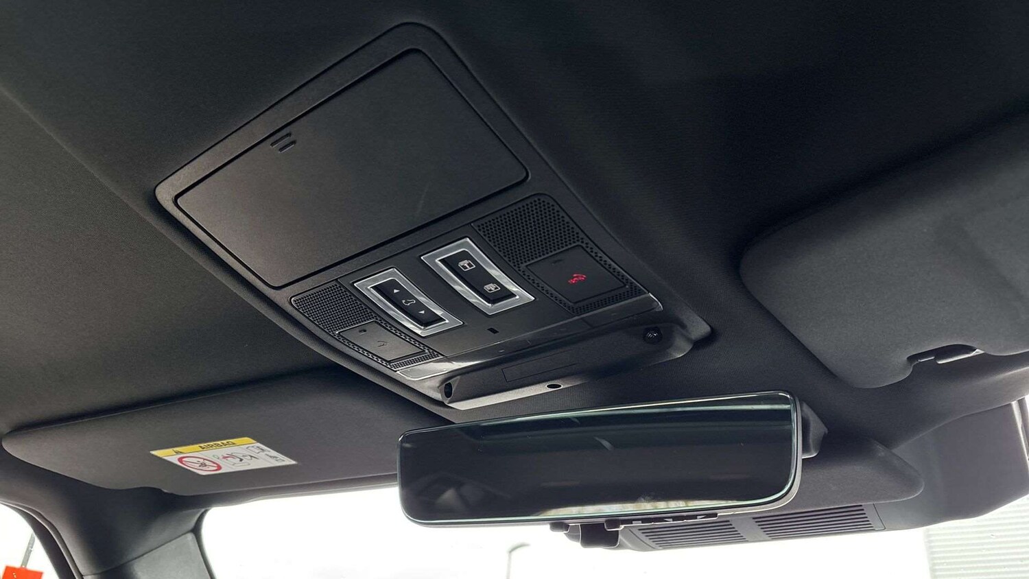 Used Land Rover Defender 2021 for sale - 77674730: Photo 23