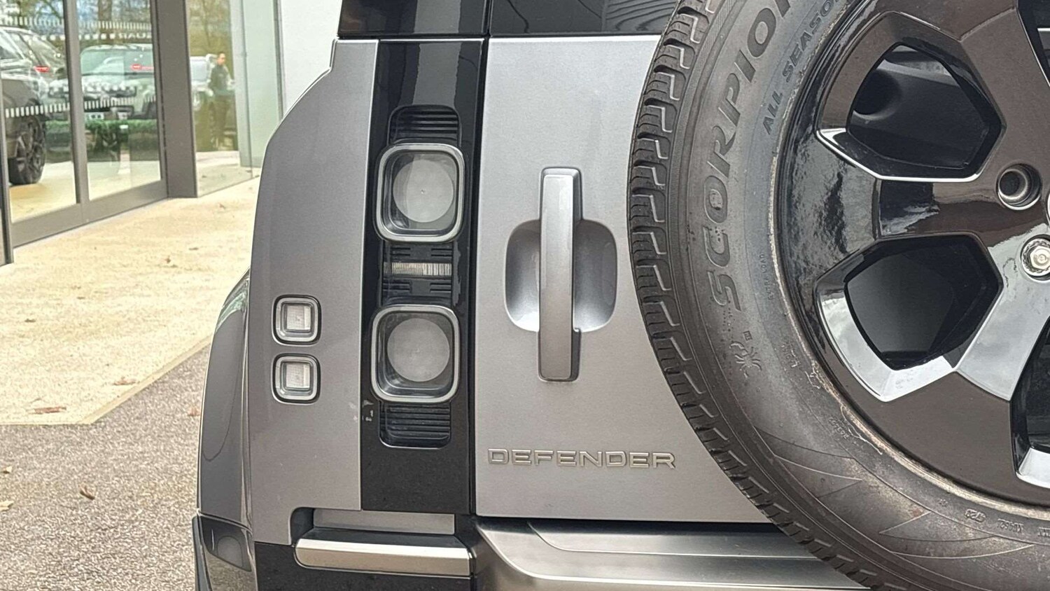 Used Land Rover Defender 2021 for sale - 77674730: Photo 26
