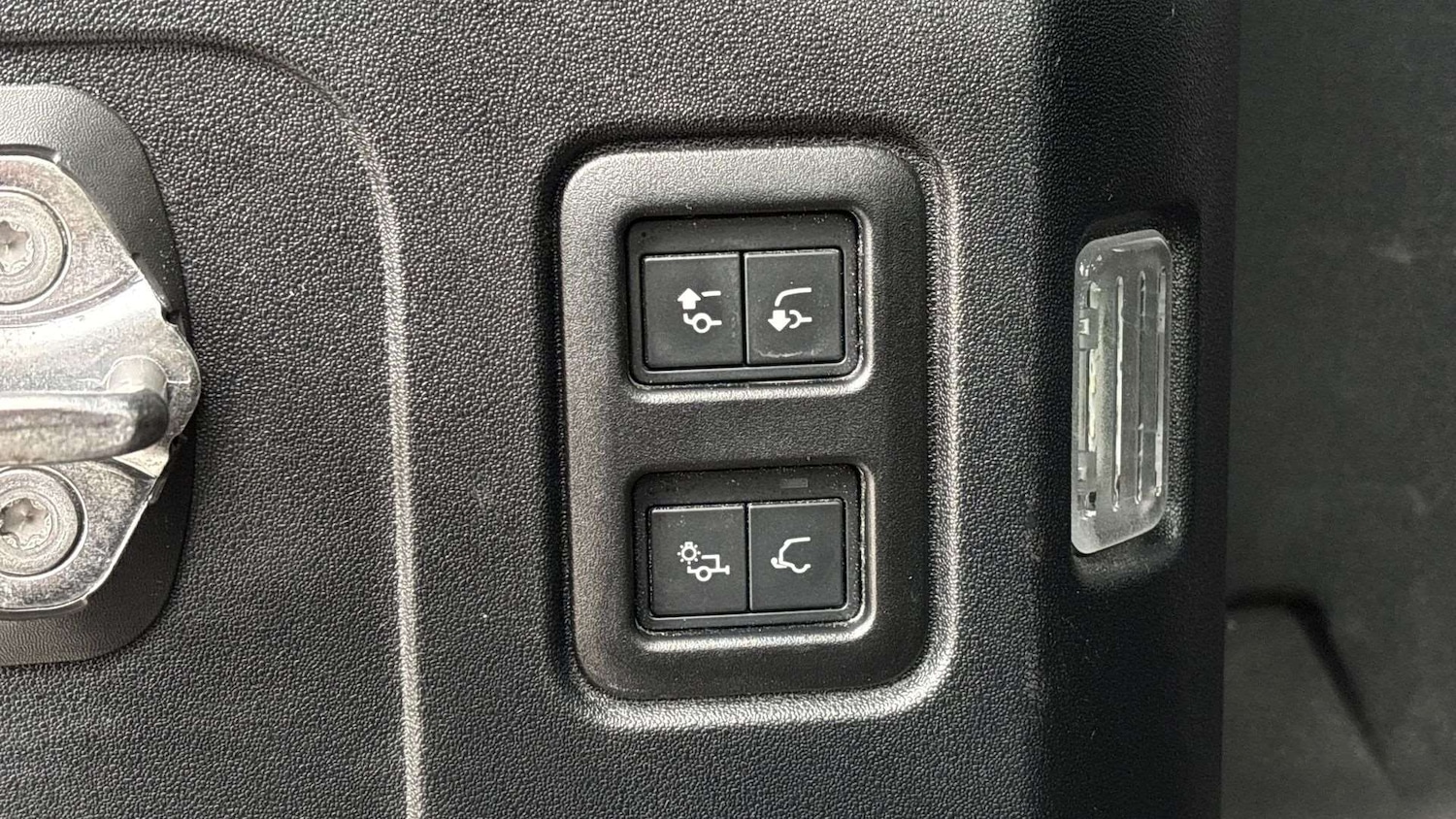 Used Land Rover Defender 2021 for sale - 77674730: Photo 27