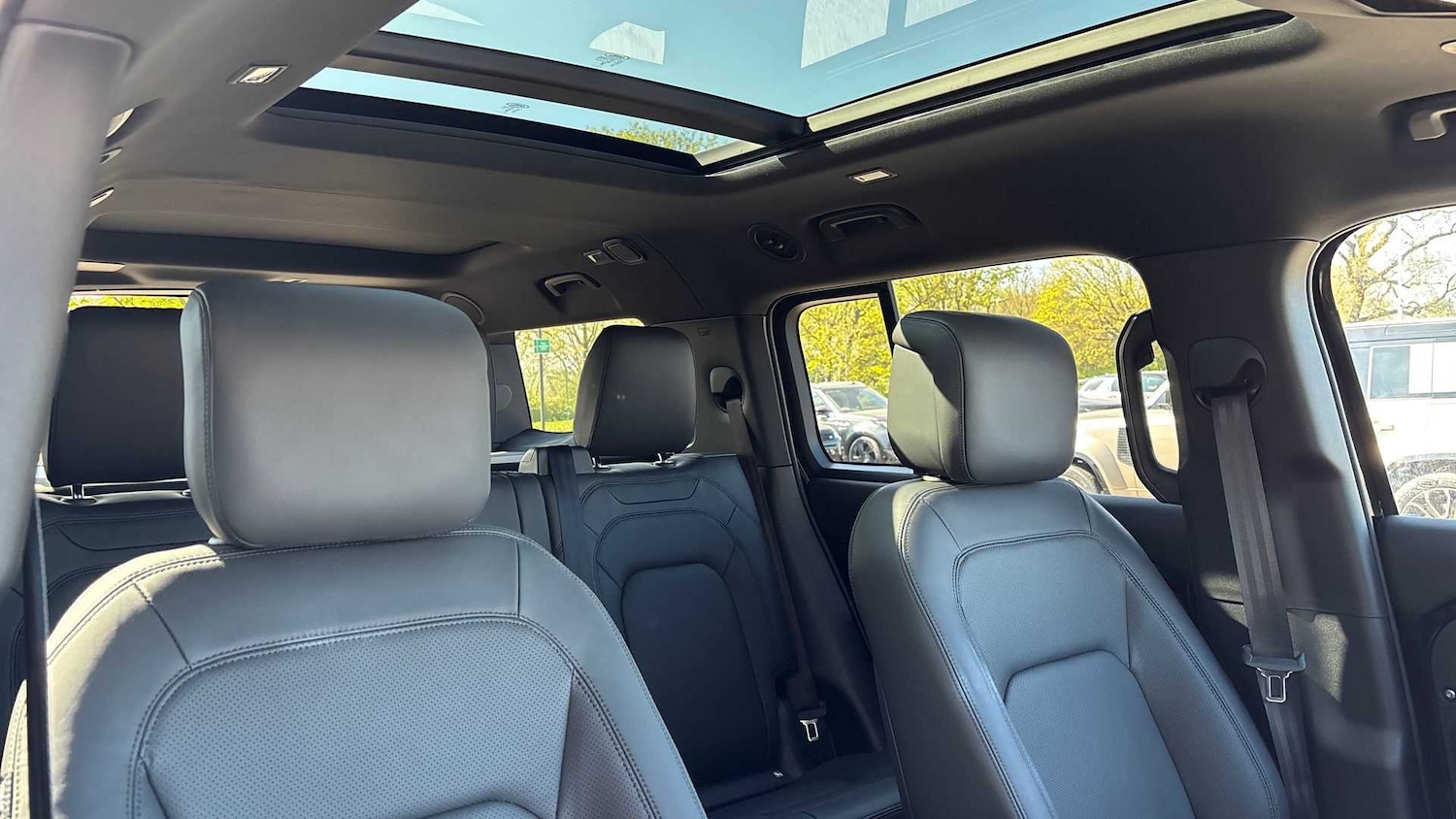 Used Land Rover Defender 2025 for sale - 76459855: Photo 27