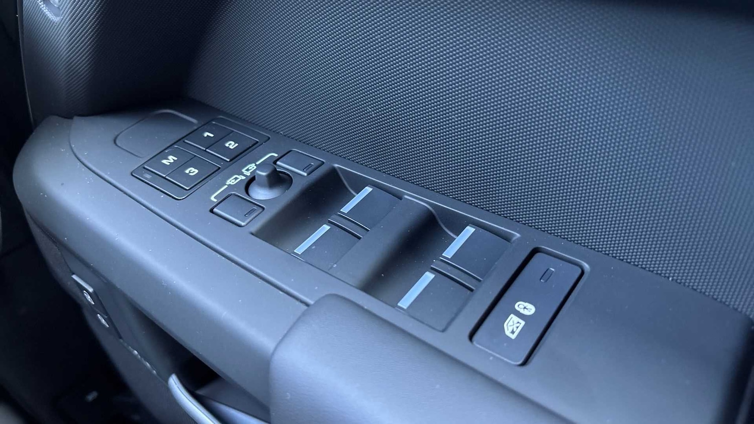 Used Land Rover Defender 2025 for sale - 76459855: Photo 31