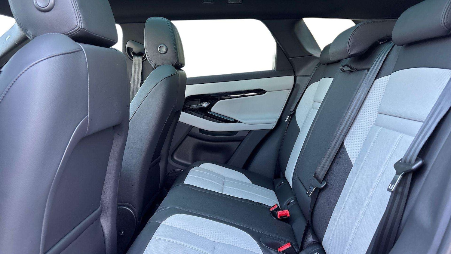 Used Land Rover Range Rover Evoque 2025 for sale - 77526862: Photo 4