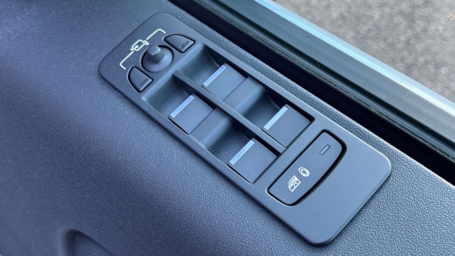 Used Land Rover Discovery Sport 2023 for sale - 77032130: Photo 35