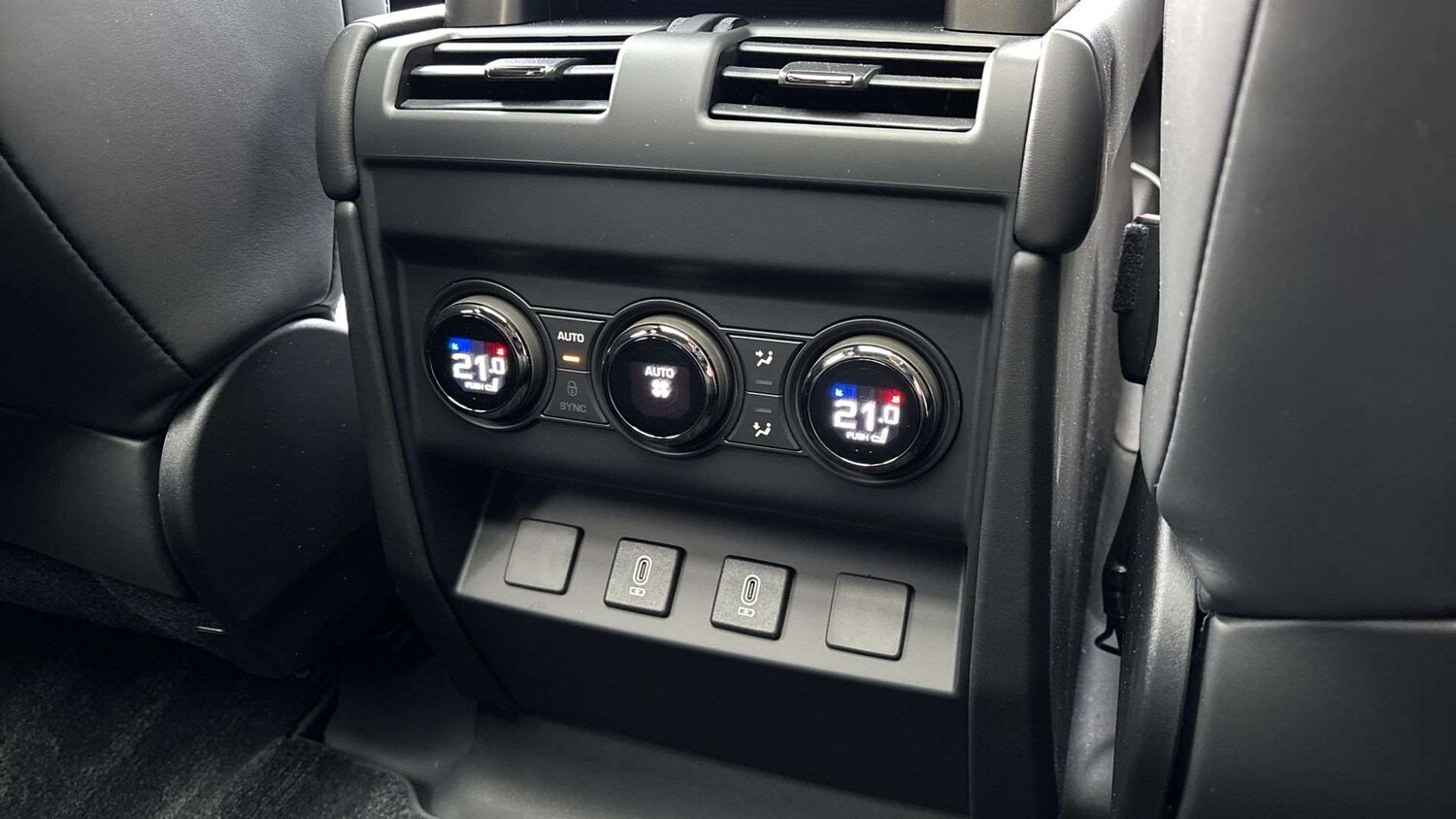 Used Land Rover Defender 2025 for sale - 77429010: Photo 18