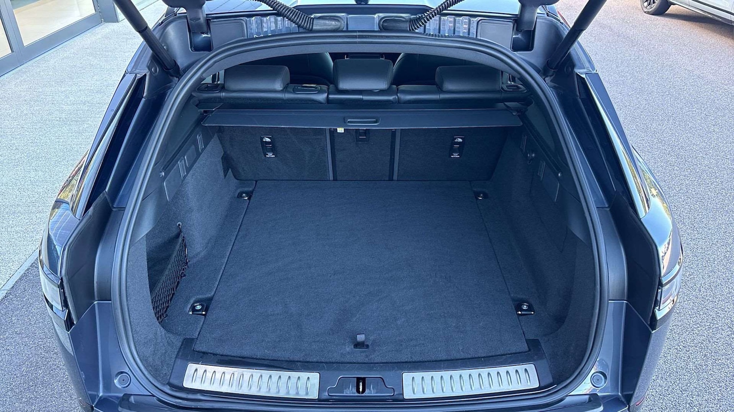 Used Land Rover Range Rover Velar 2024 for sale - 76460412: Photo 10