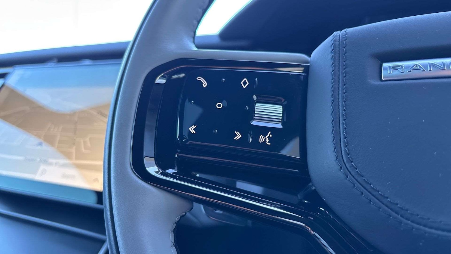 Used Land Rover Range Rover Velar 2024 for sale - 76460412: Photo 30