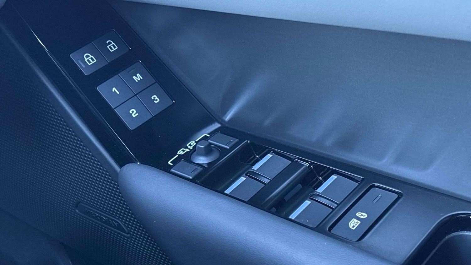 Used Land Rover Range Rover Velar 2024 for sale - 76460412: Photo 32