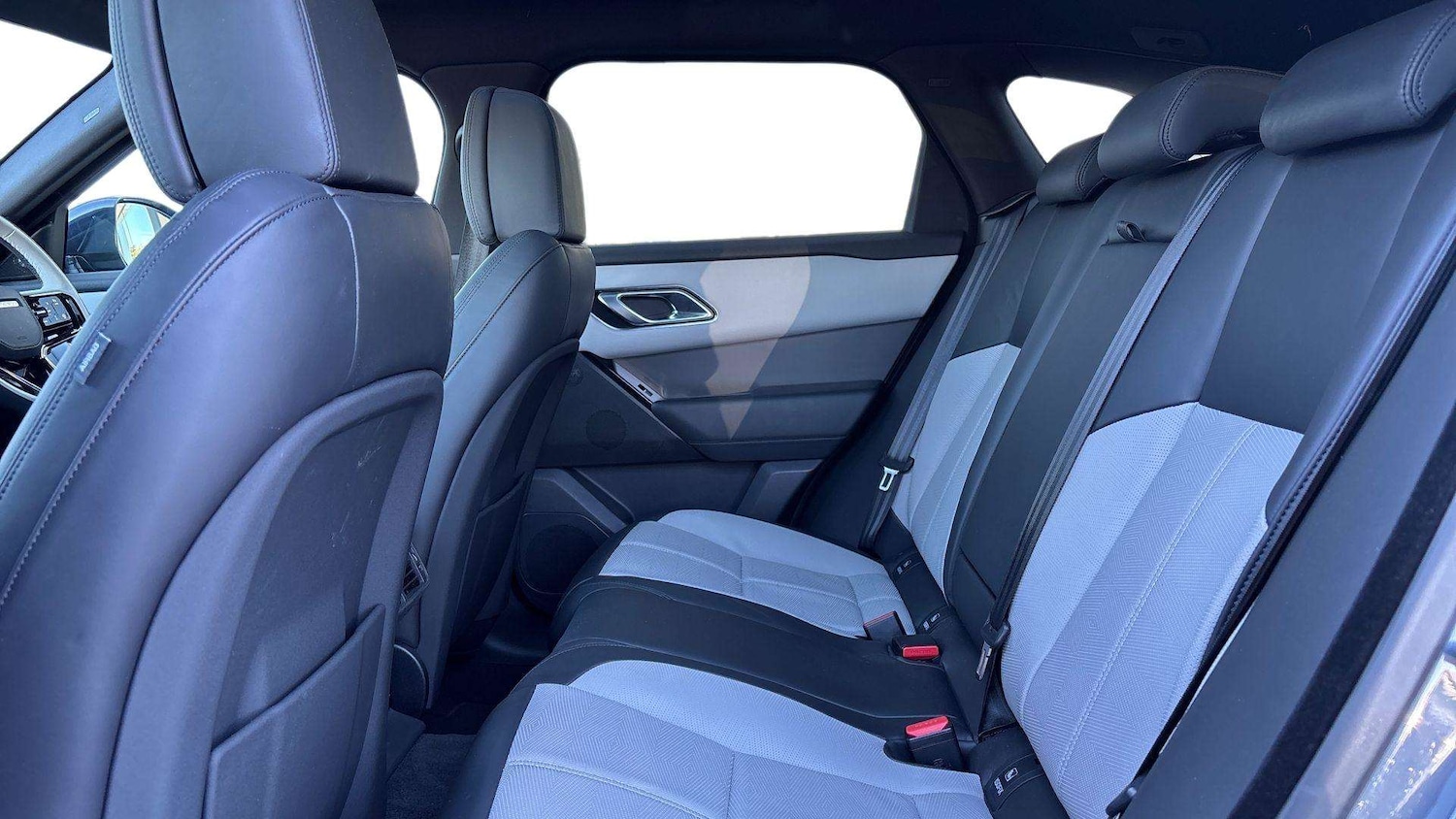 Used Land Rover Range Rover Velar 2024 for sale - 76460412: Photo 4