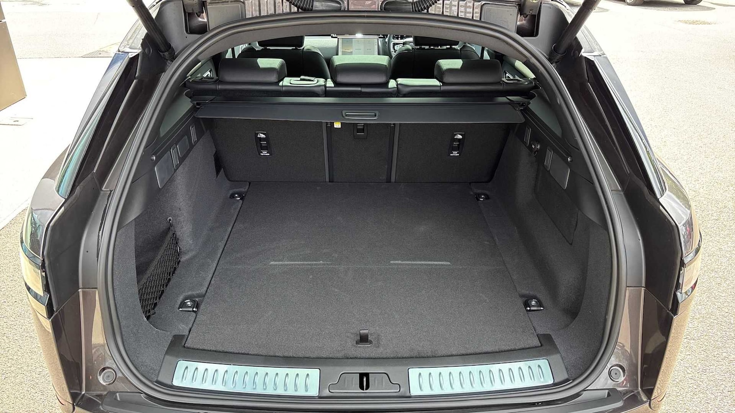 Used Land Rover Range Rover Velar 2025 for sale - 76540846: Photo 10