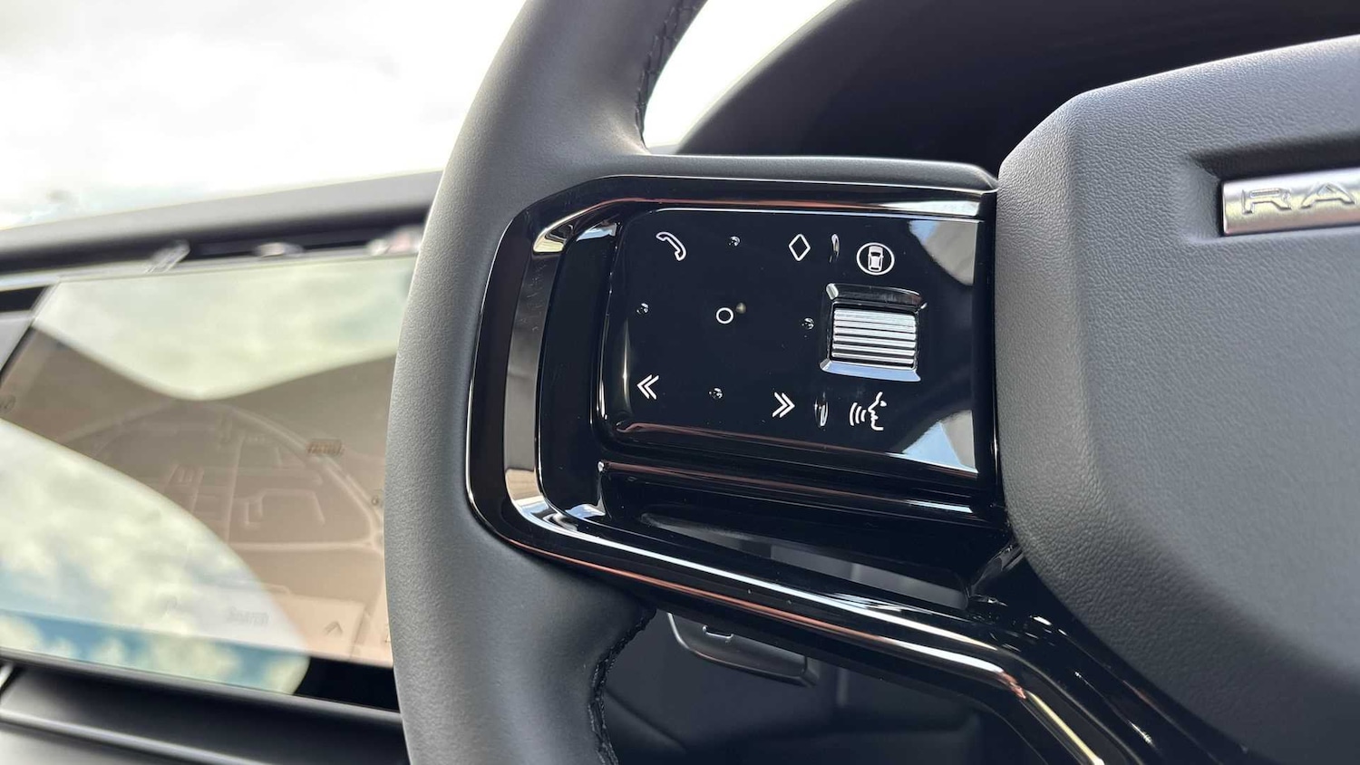 Used Land Rover Range Rover Velar 2025 for sale - 76540846: Photo 31