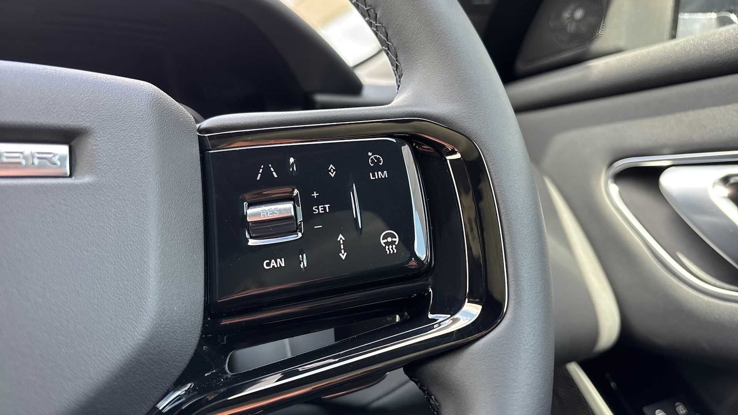 Used Land Rover Range Rover Velar 2025 for sale - 76540846: Photo 32