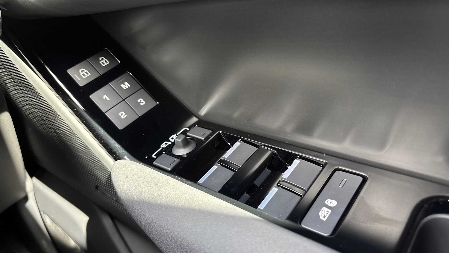 Used Land Rover Range Rover Velar 2025 for sale - 76540846: Photo 33