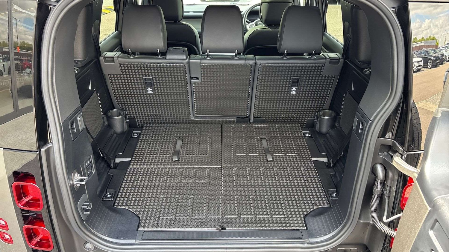 Used Land Rover Defender 2025 for sale - 76460660: Photo 10