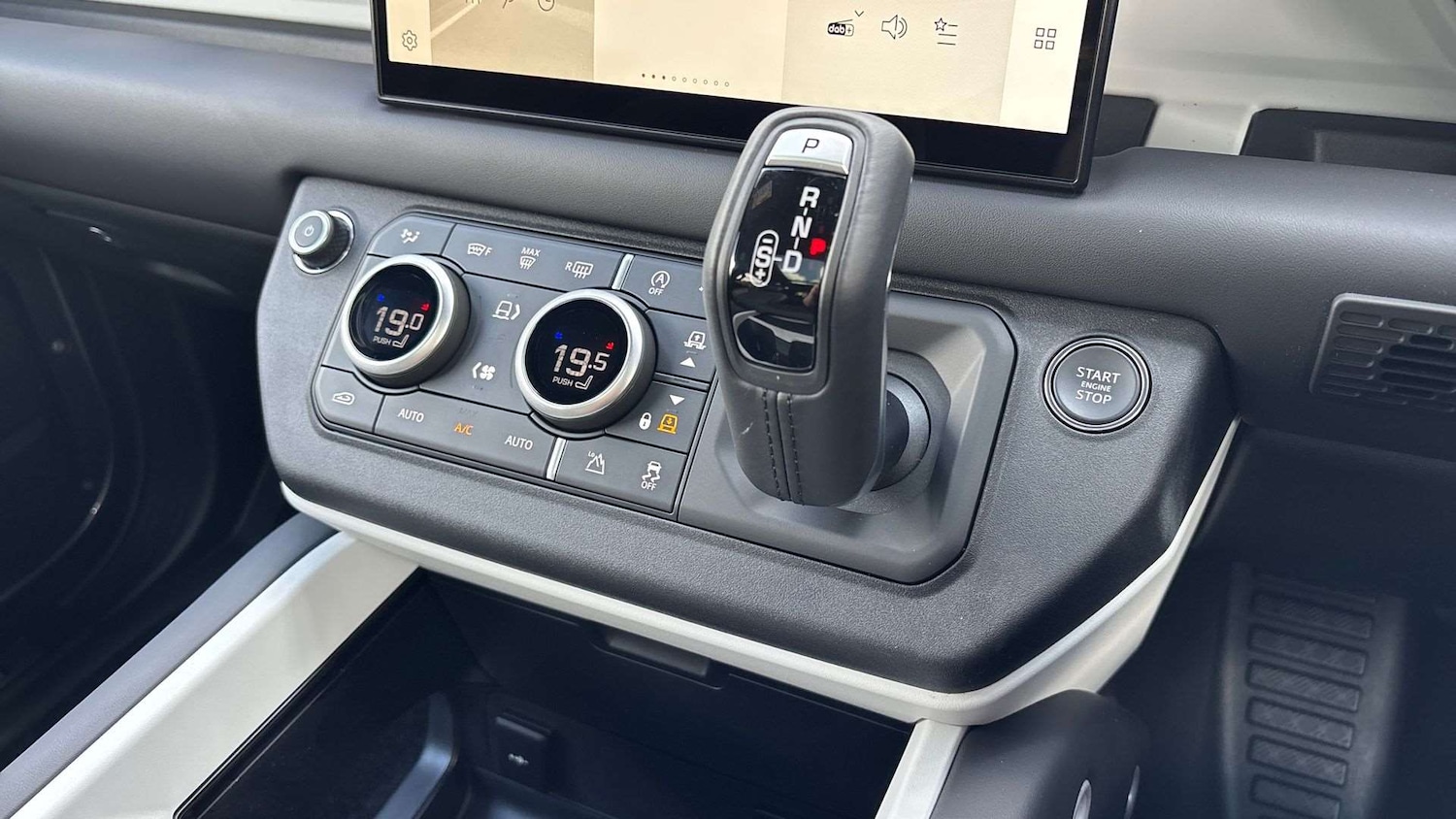 Used Land Rover Defender 2025 for sale - 76460660: Photo 13