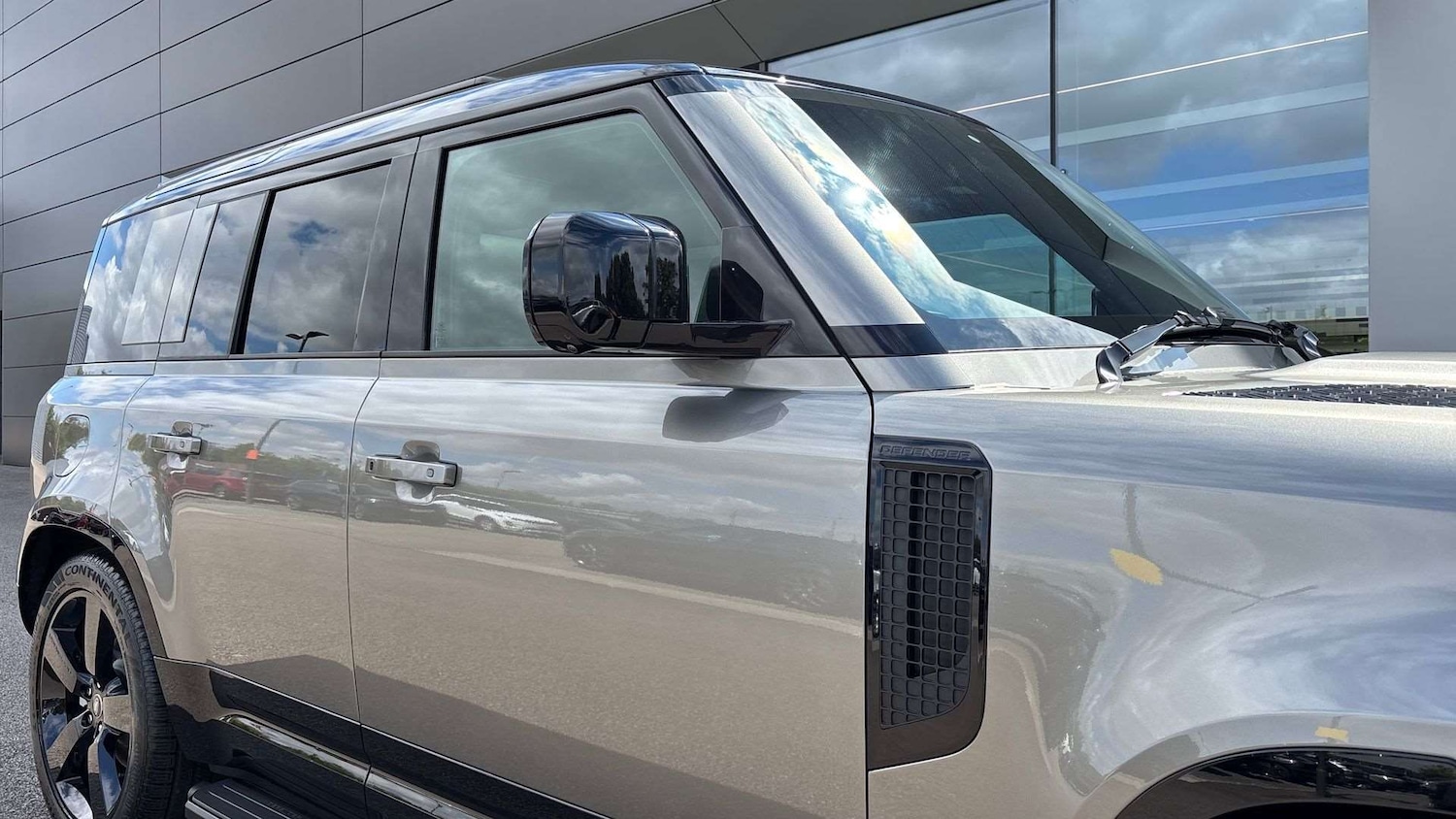 Used Land Rover Defender 2025 for sale - 76460660: Photo 21