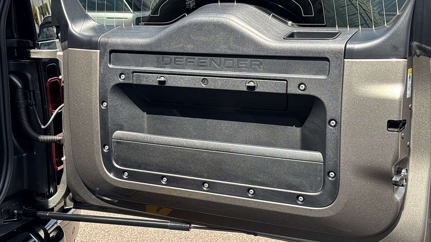 Used Land Rover Defender 2025 for sale - 76460660: Photo 22