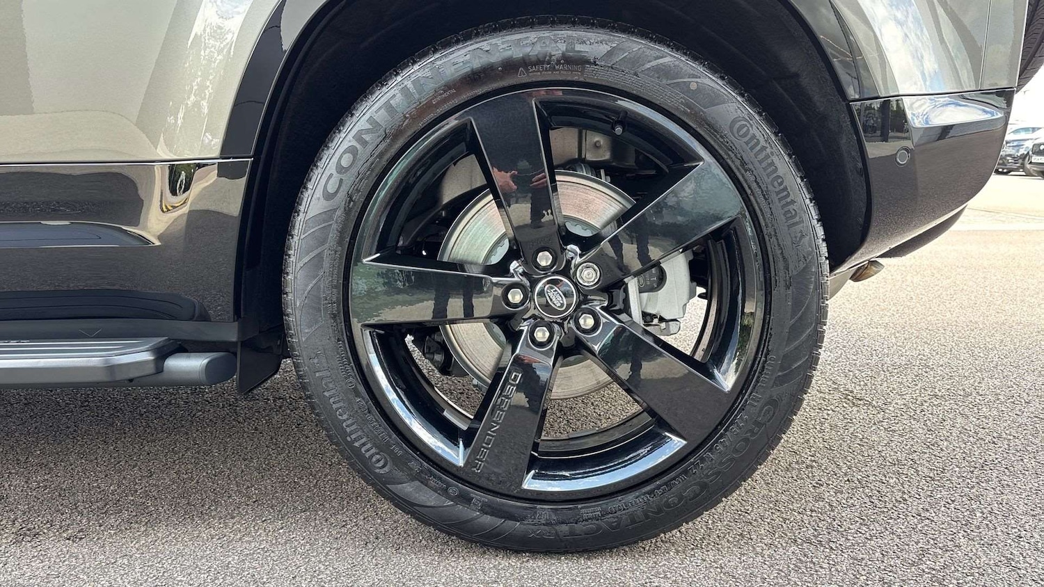 Used Land Rover Defender 2025 for sale - 76460660: Photo 24