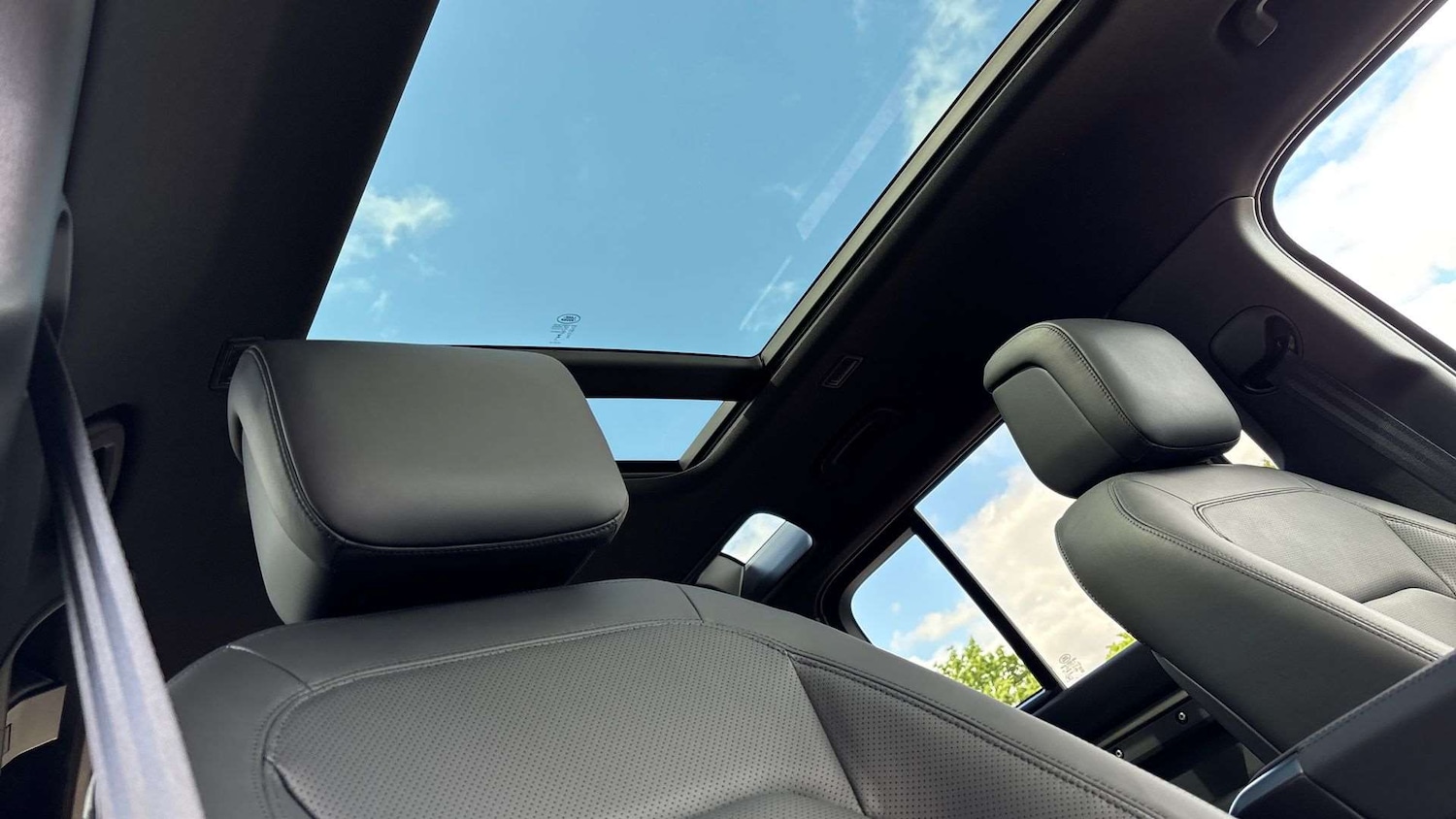 Used Land Rover Defender 2025 for sale - 76460660: Photo 27