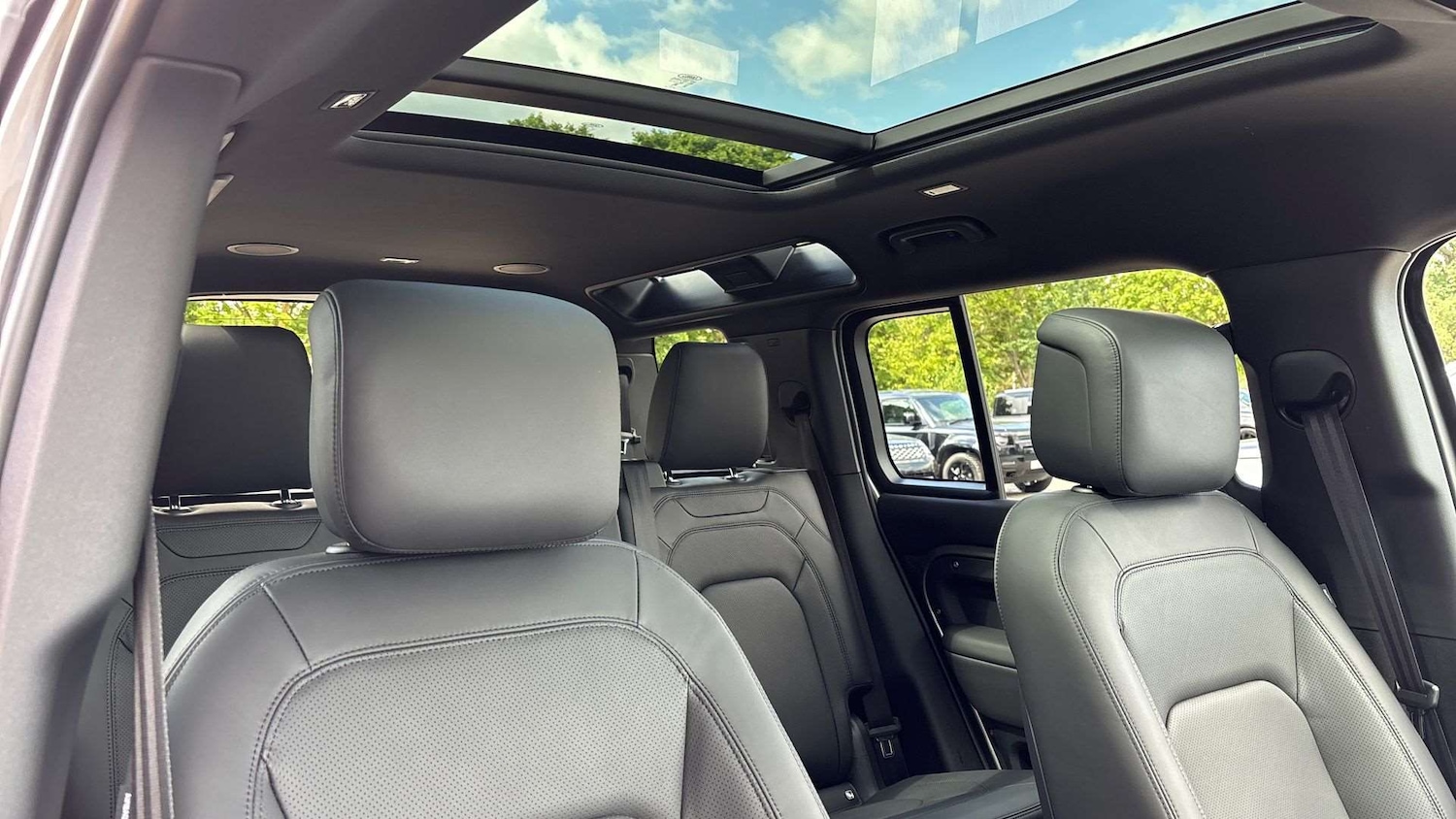 Used Land Rover Defender 2025 for sale - 76460660: Photo 28