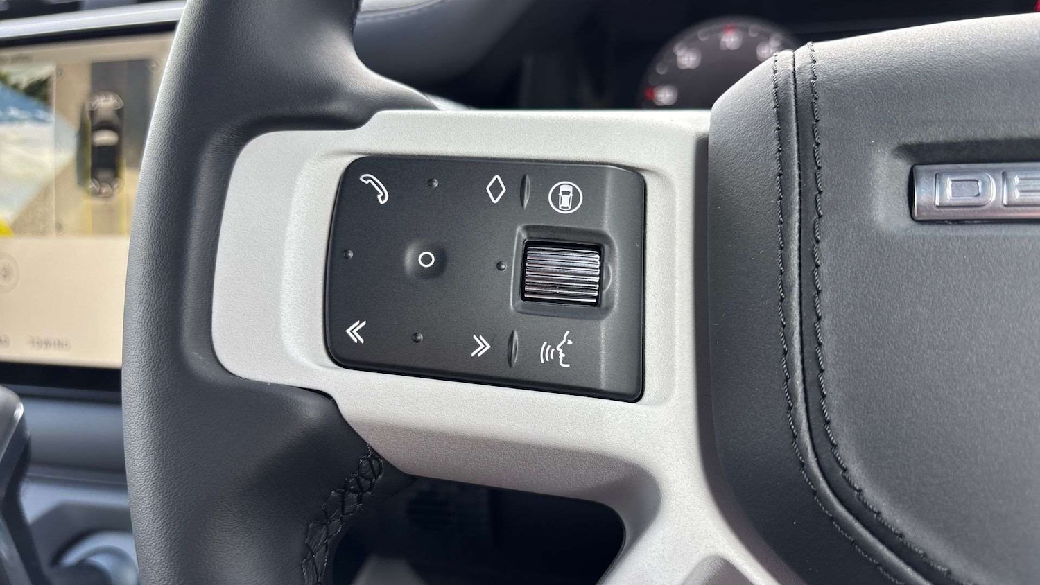 Used Land Rover Defender 2025 for sale - 76460660: Photo 30