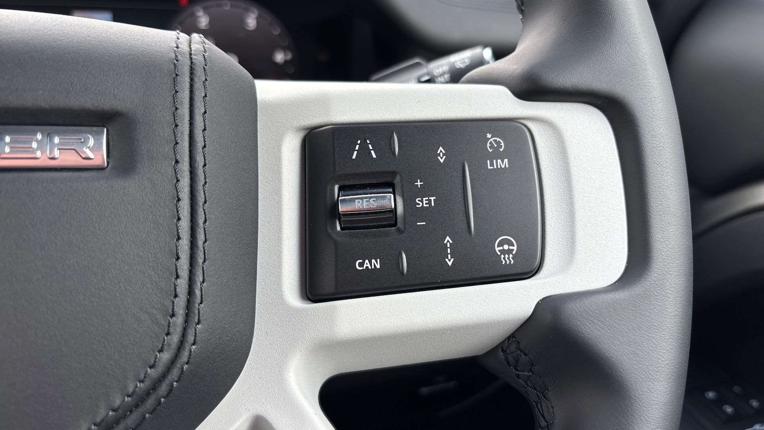 Used Land Rover Defender 2025 for sale - 76460660: Photo 31