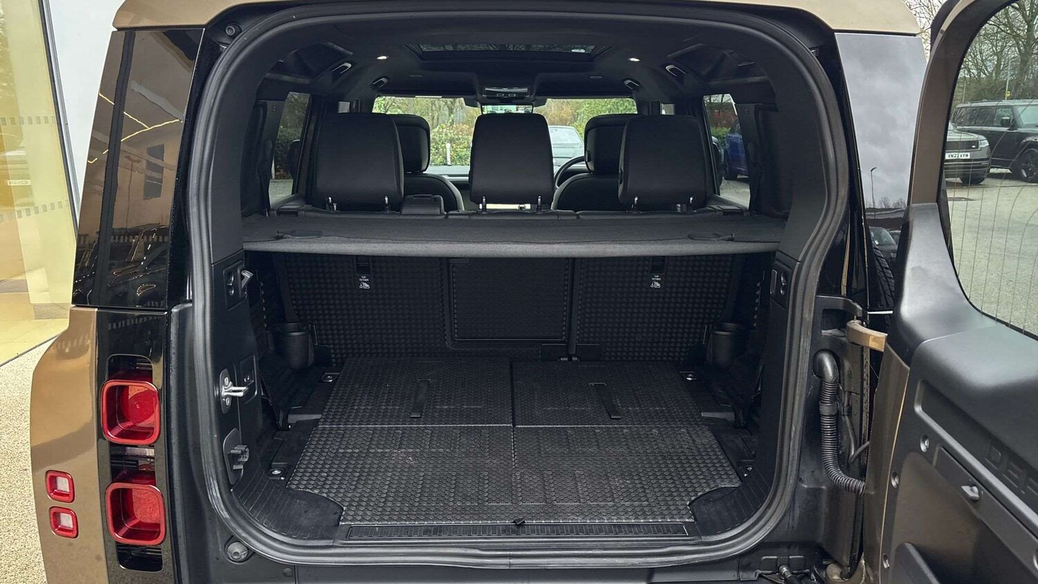 Used Land Rover Defender 2024 for sale - 77810877: Photo 10