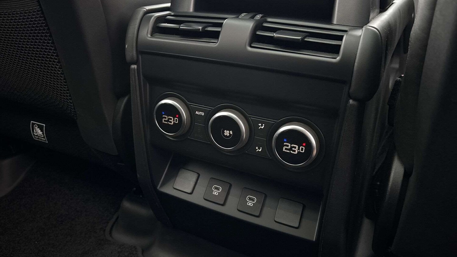 Used Land Rover Defender 2024 for sale - 77810877: Photo 18