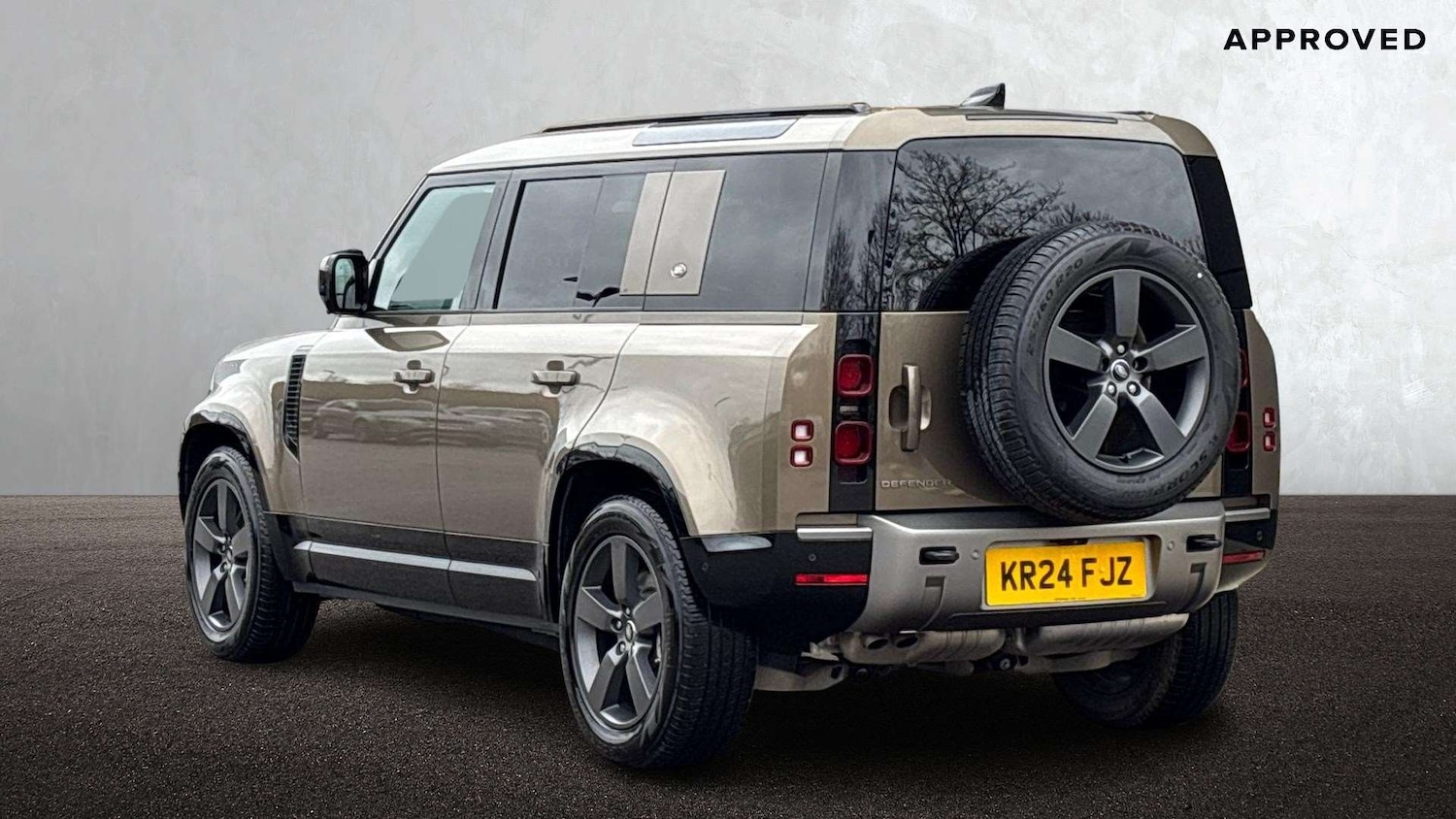 Used Land Rover Defender 2024 for sale - 77810877: Photo 2