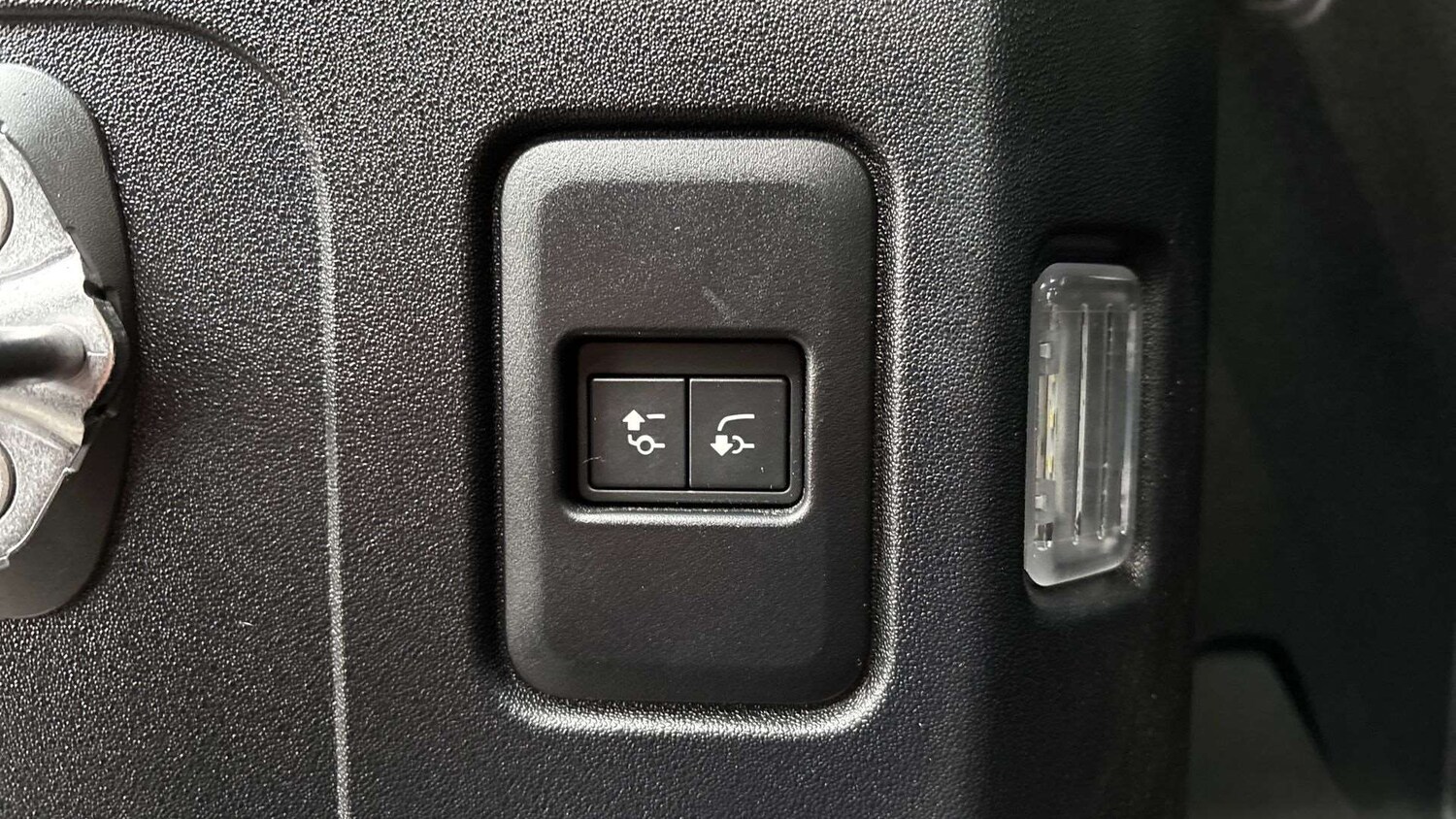 Used Land Rover Defender 2024 for sale - 77810877: Photo 27