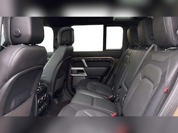 Used Land Rover Defender 2024 for sale - 77810877: Photo