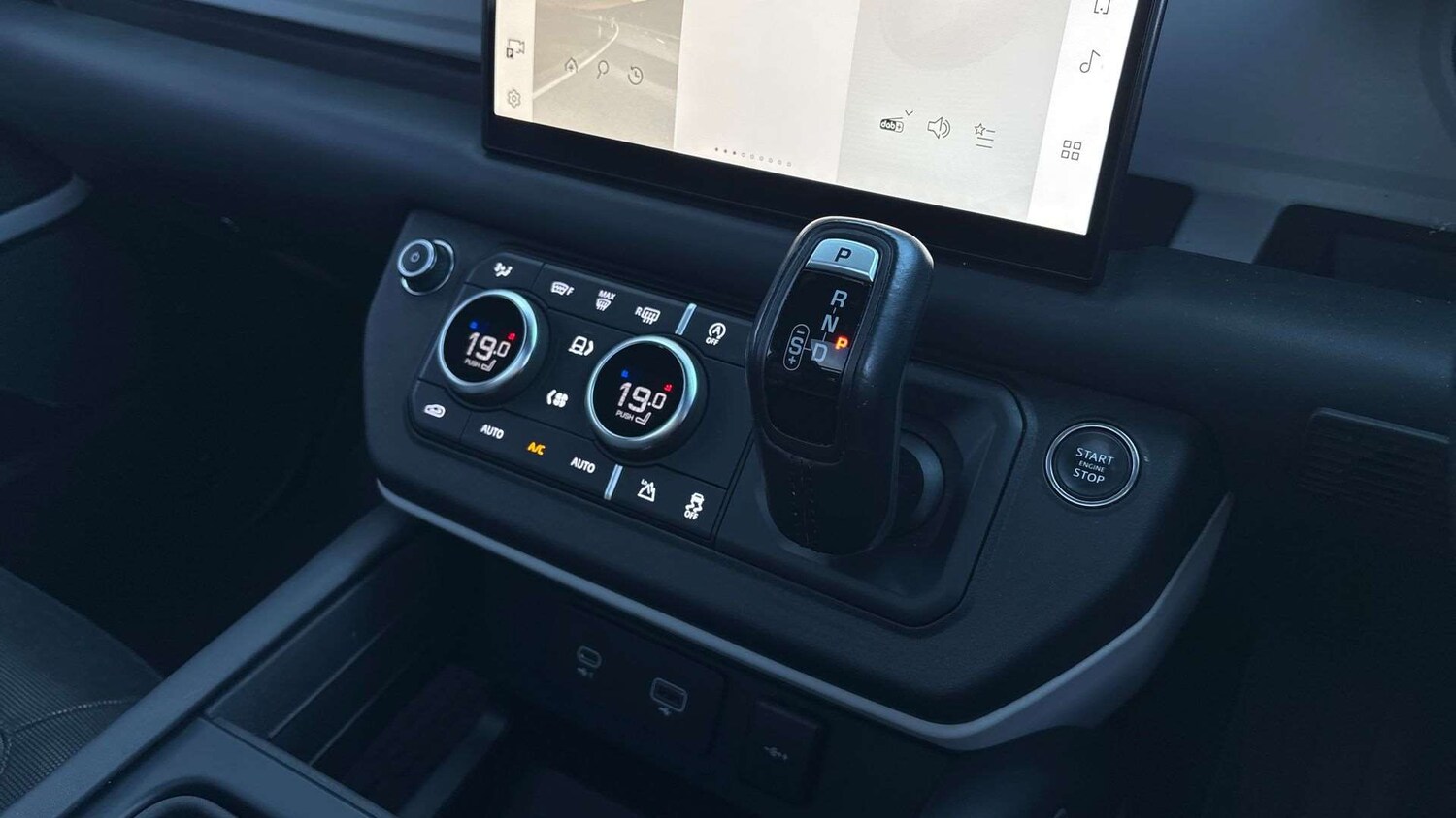 Used Land Rover Defender 2023 for sale - 77628219: Photo 13