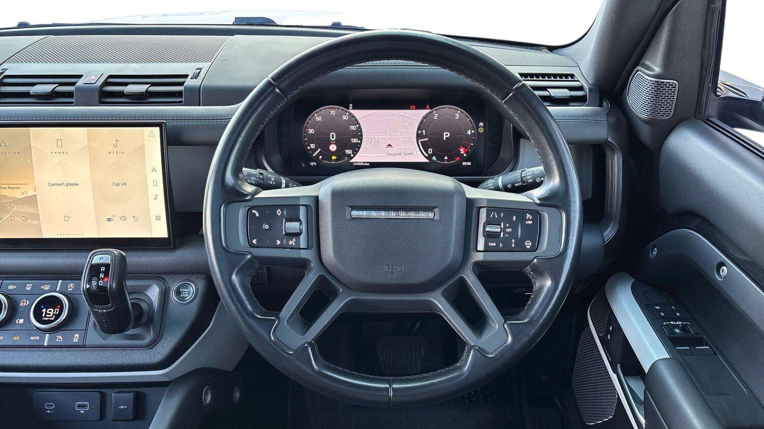 Used Land Rover Defender 2023 for sale - 77628219: Photo 15