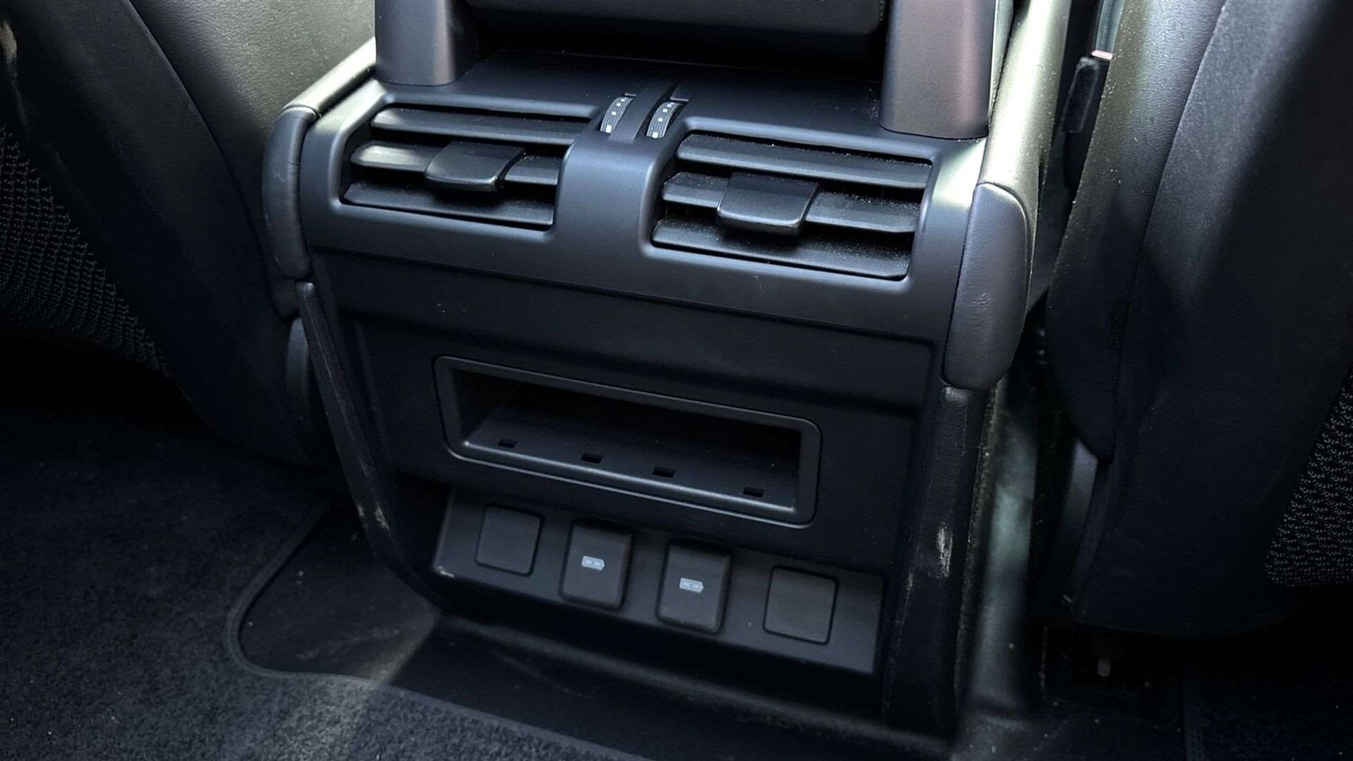 Used Land Rover Defender 2023 for sale - 77628219: Photo 18