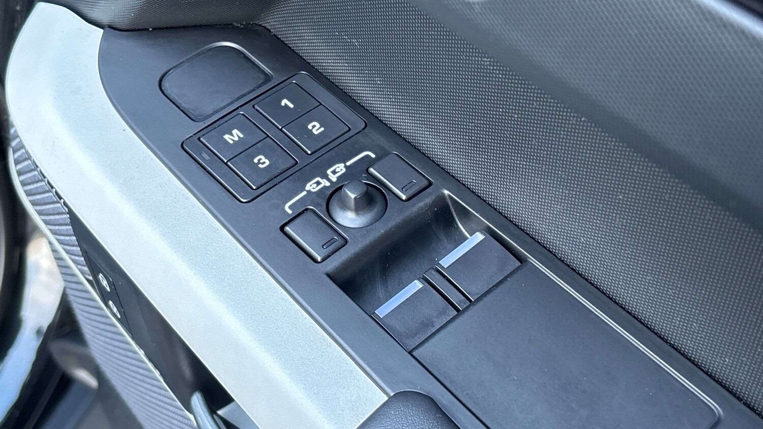 Used Land Rover Defender 2023 for sale - 77628219: Photo 33