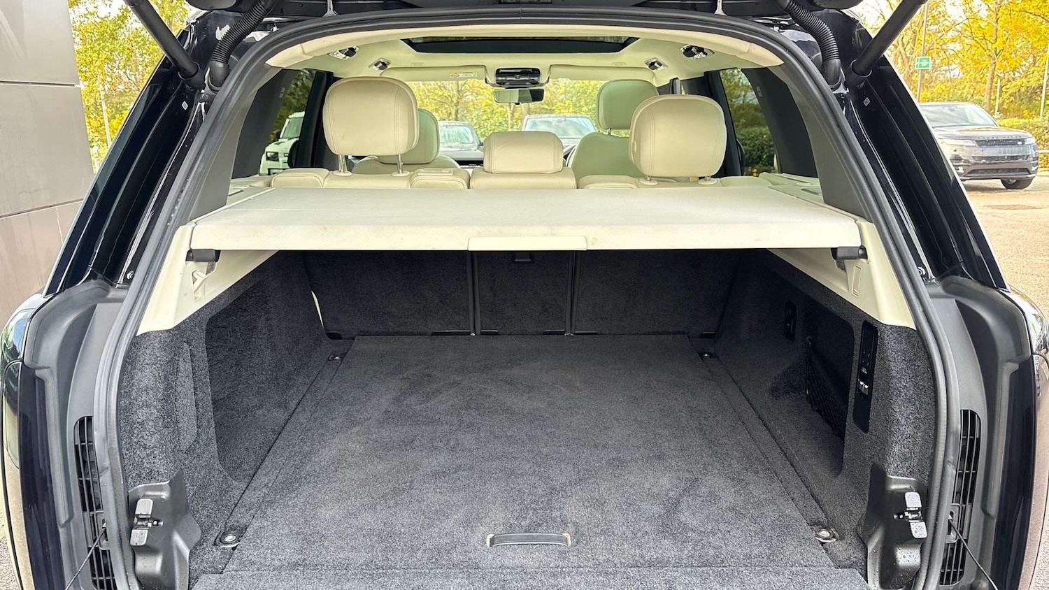 Used Land Rover Range Rover 2024 for sale - 76460488: Photo 10