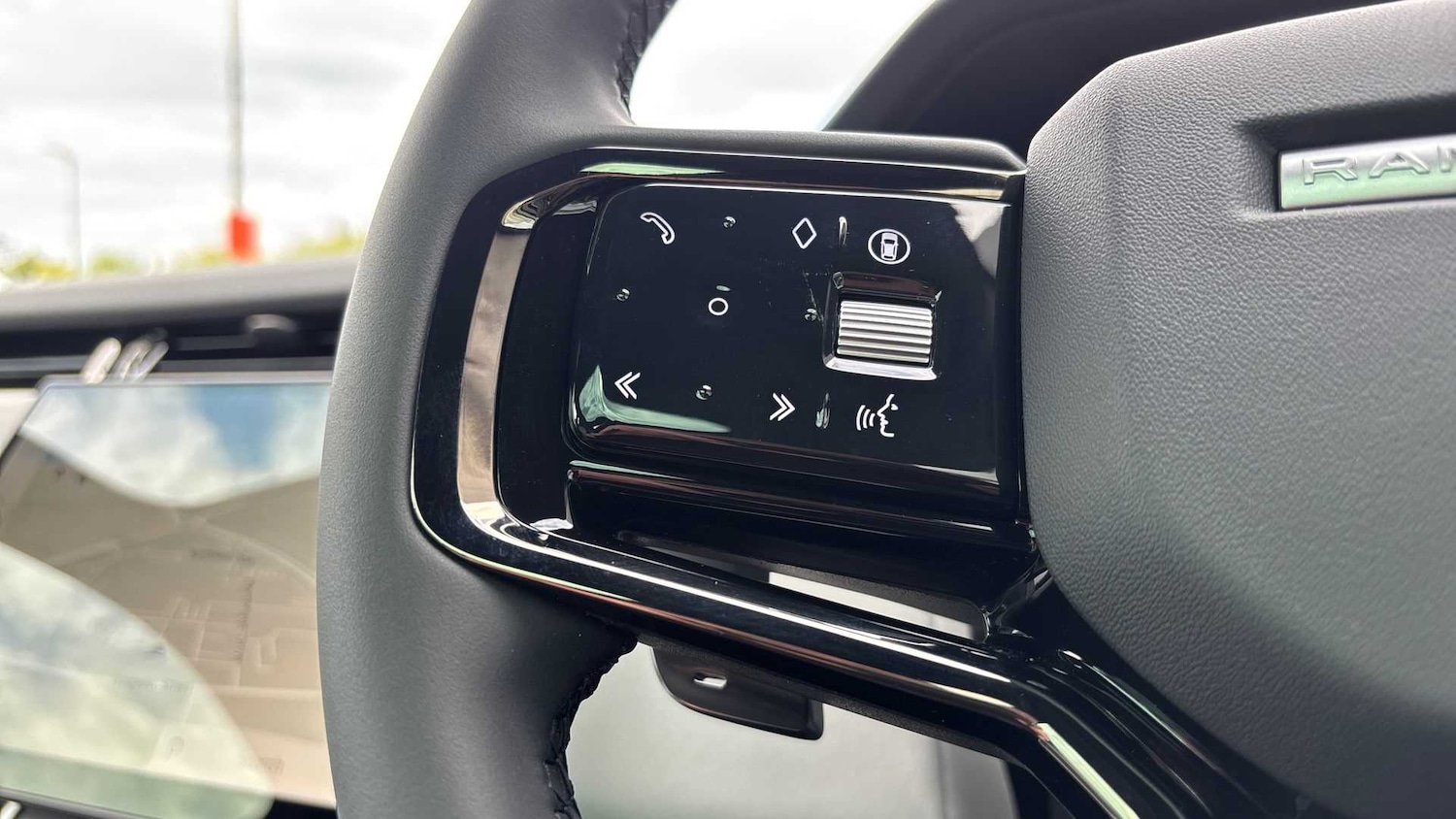 Used Land Rover Range Rover Evoque 2025 for sale - 76540782: Photo 31